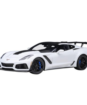 Autoart 1/18 Chevrolet Corvette C7 ZR1 Diecast Model in White